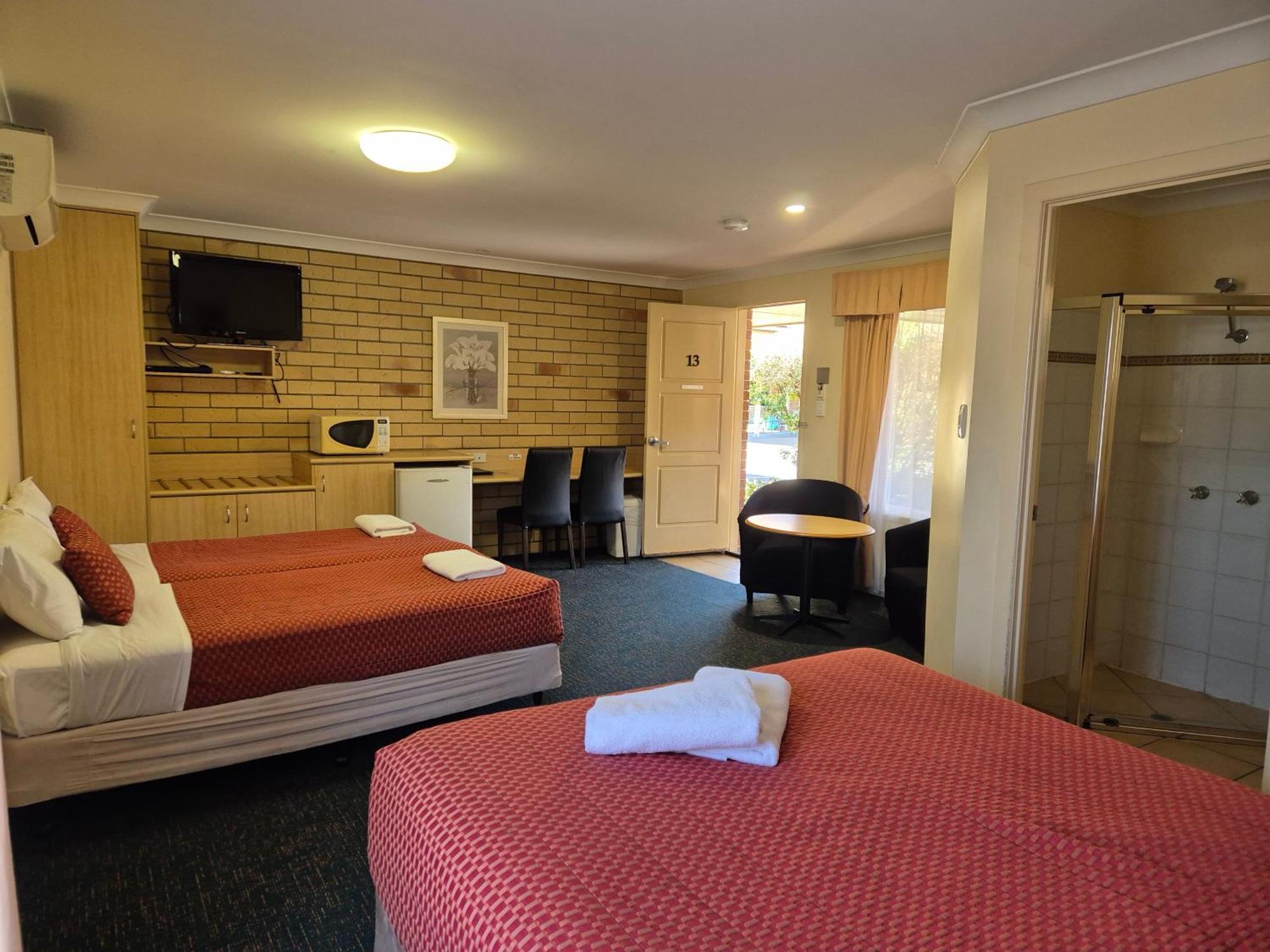 Cotswold Motor Inn Туумба Екстериор снимка