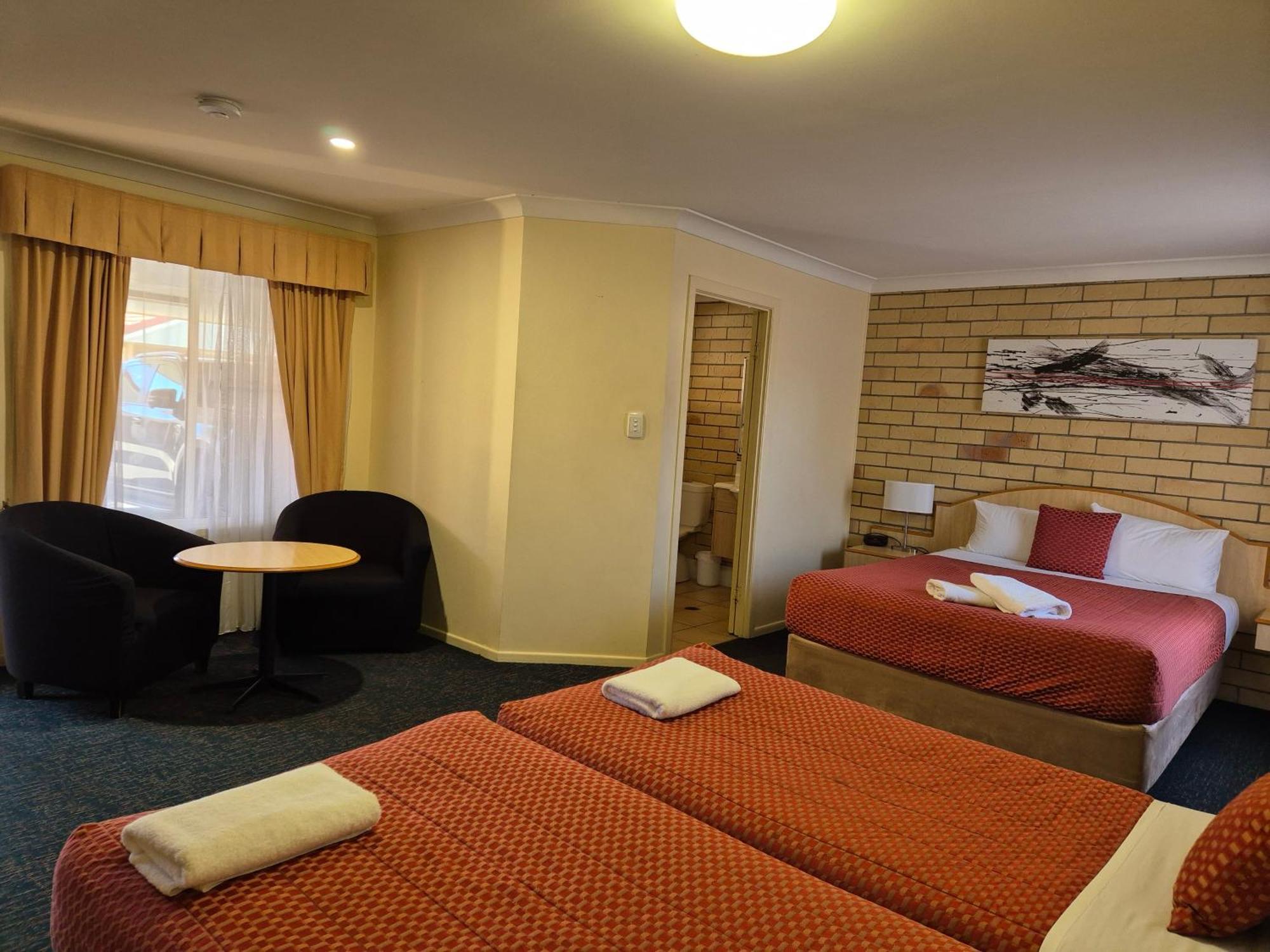 Cotswold Motor Inn Туумба Екстериор снимка