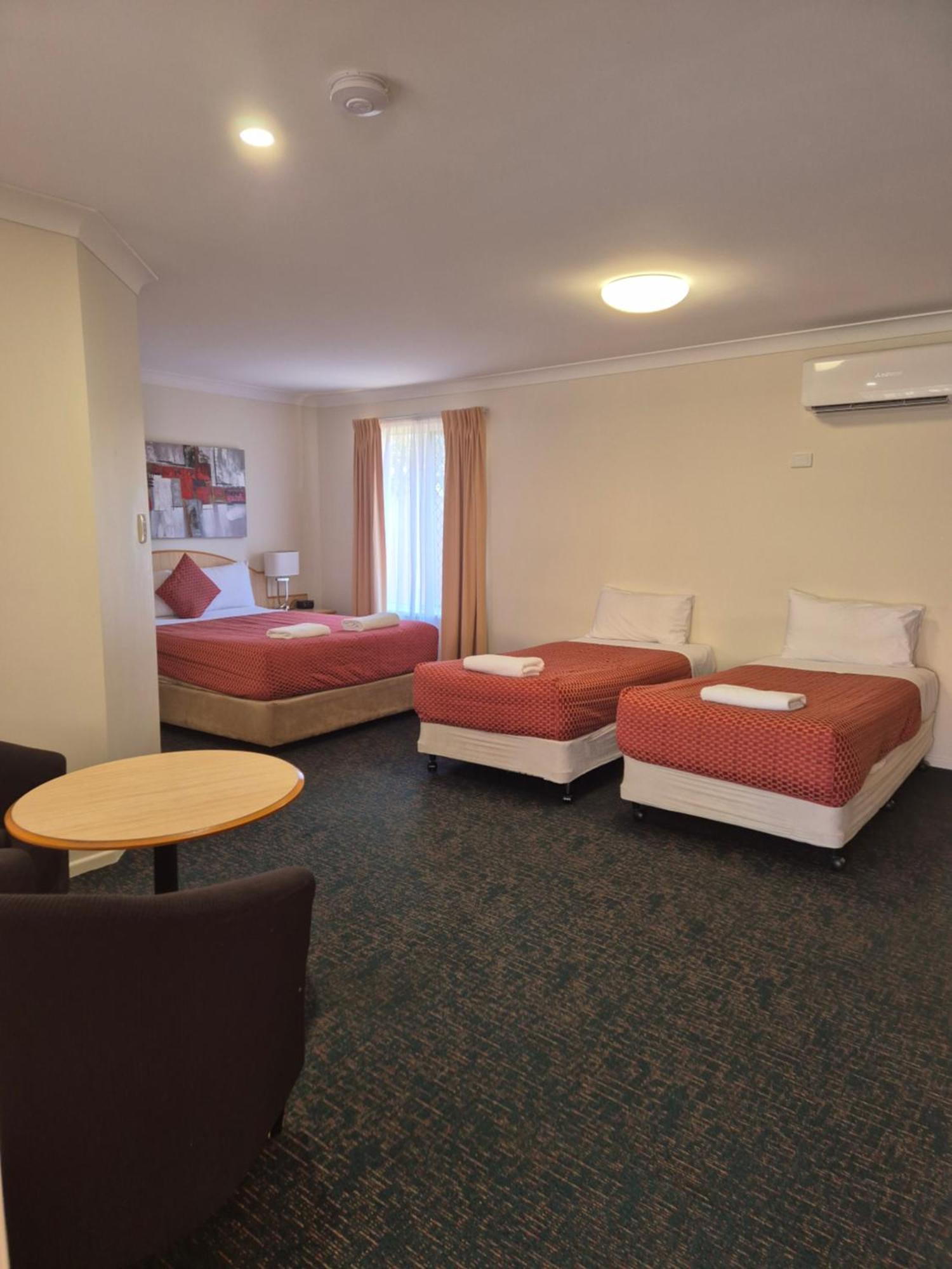 Cotswold Motor Inn Туумба Екстериор снимка