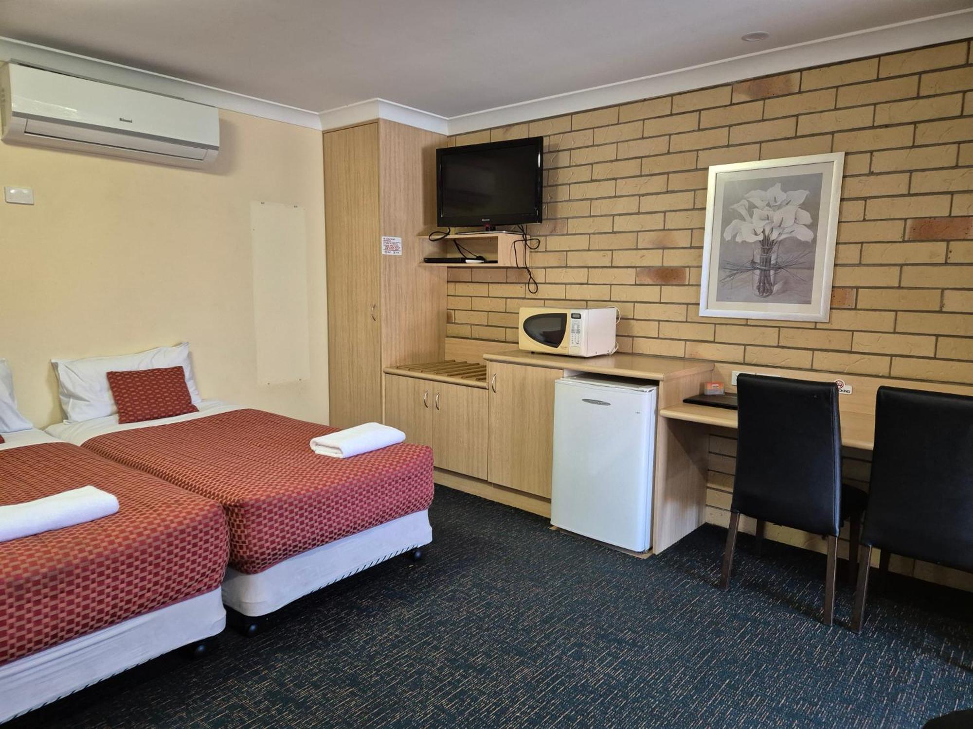 Cotswold Motor Inn Туумба Екстериор снимка