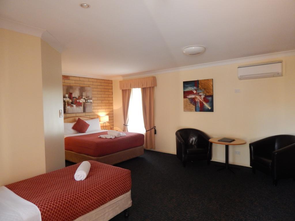 Cotswold Motor Inn Туумба Екстериор снимка