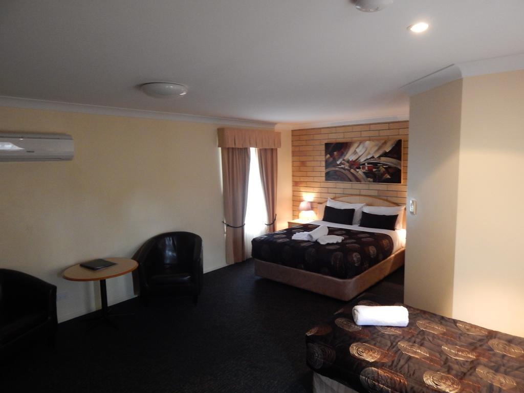 Cotswold Motor Inn Туумба Екстериор снимка