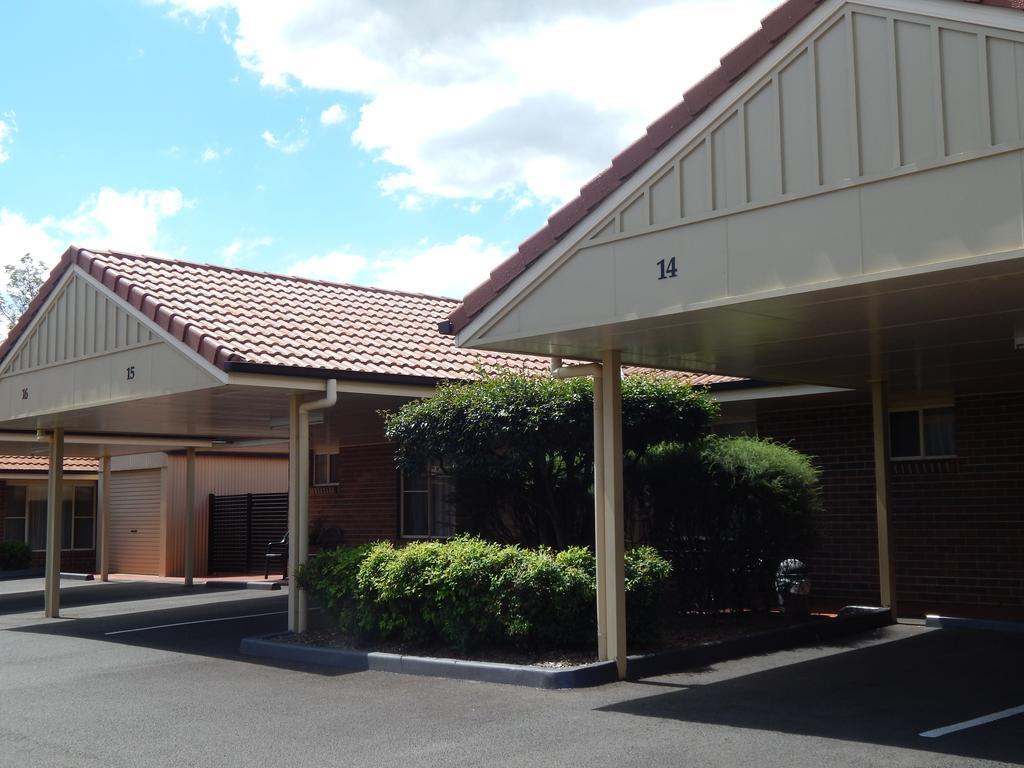 Cotswold Motor Inn Туумба Екстериор снимка