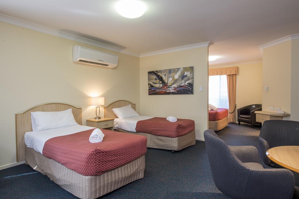 Cotswold Motor Inn Туумба Екстериор снимка