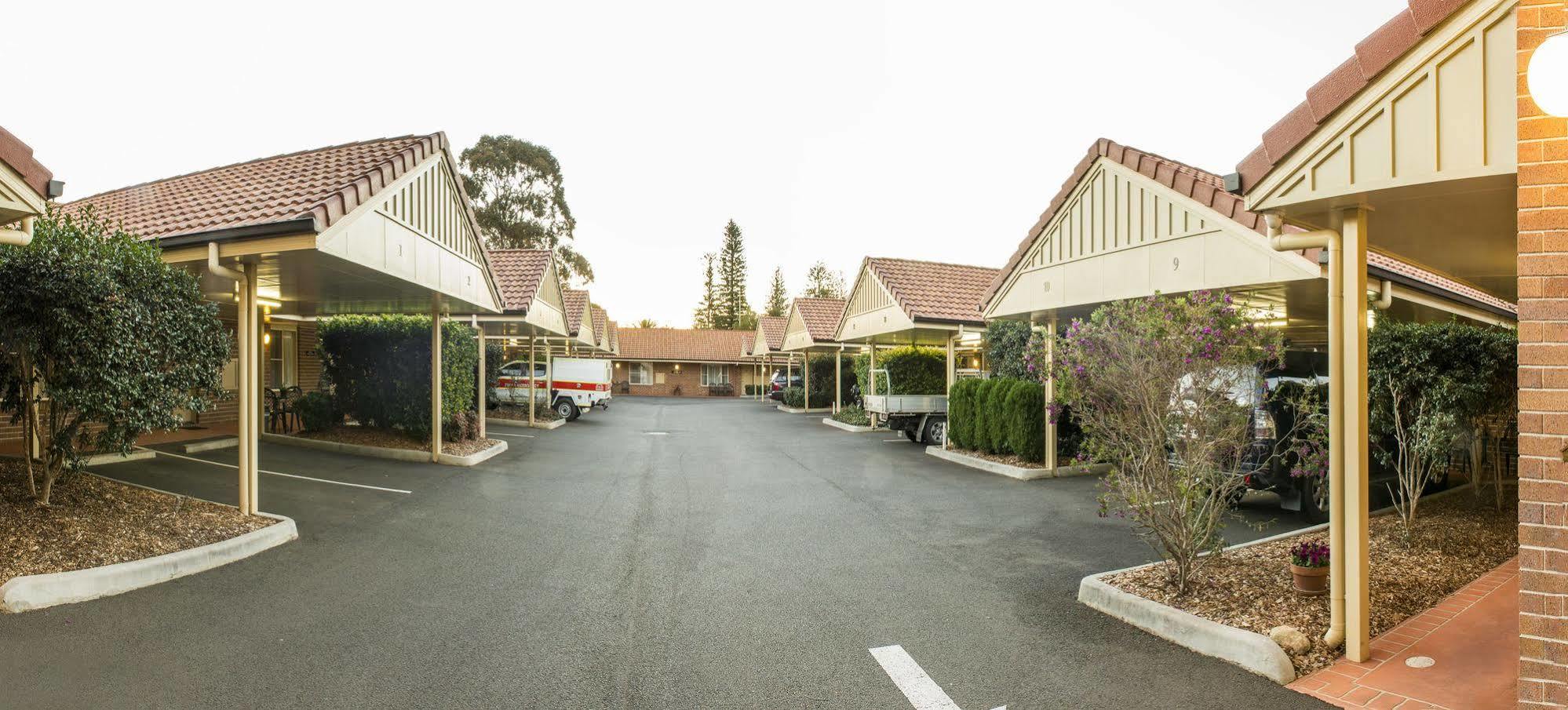 Cotswold Motor Inn Туумба Екстериор снимка