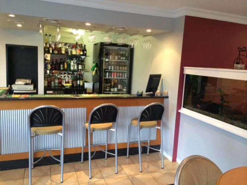 Cotswold Motor Inn Туумба Екстериор снимка