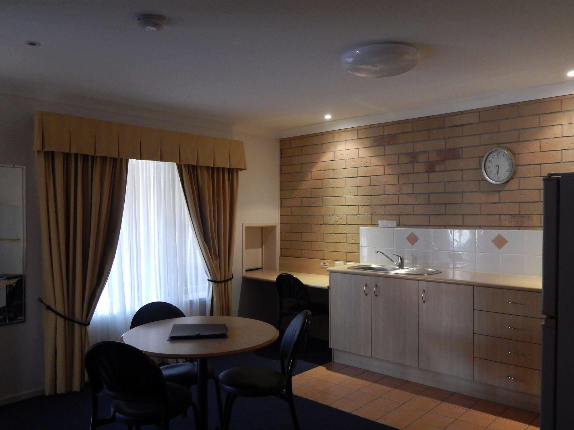 Cotswold Motor Inn Туумба Екстериор снимка