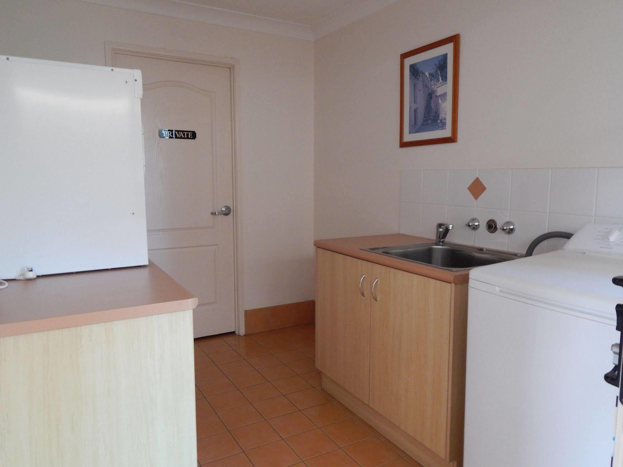 Cotswold Motor Inn Туумба Екстериор снимка