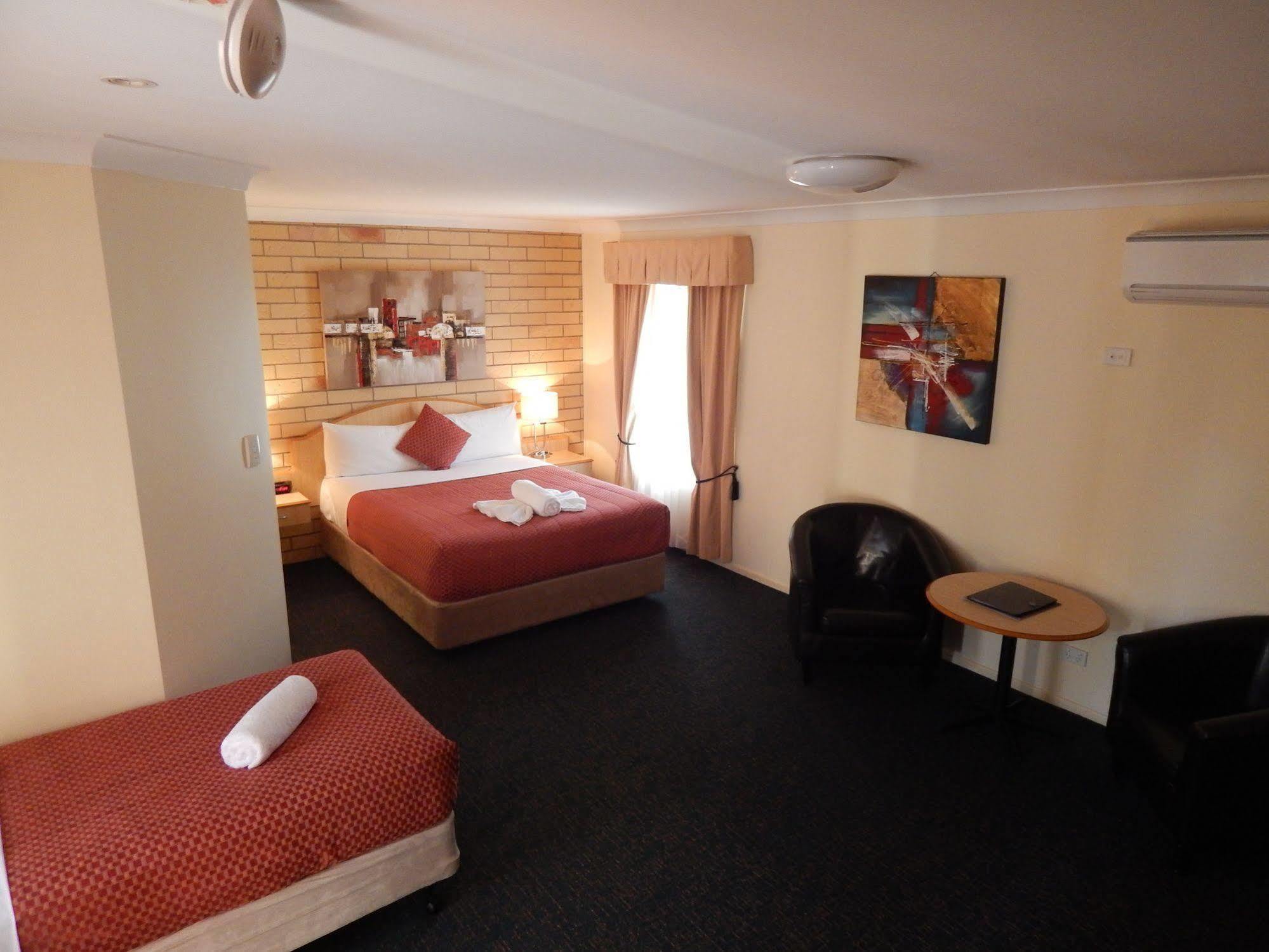 Cotswold Motor Inn Туумба Екстериор снимка