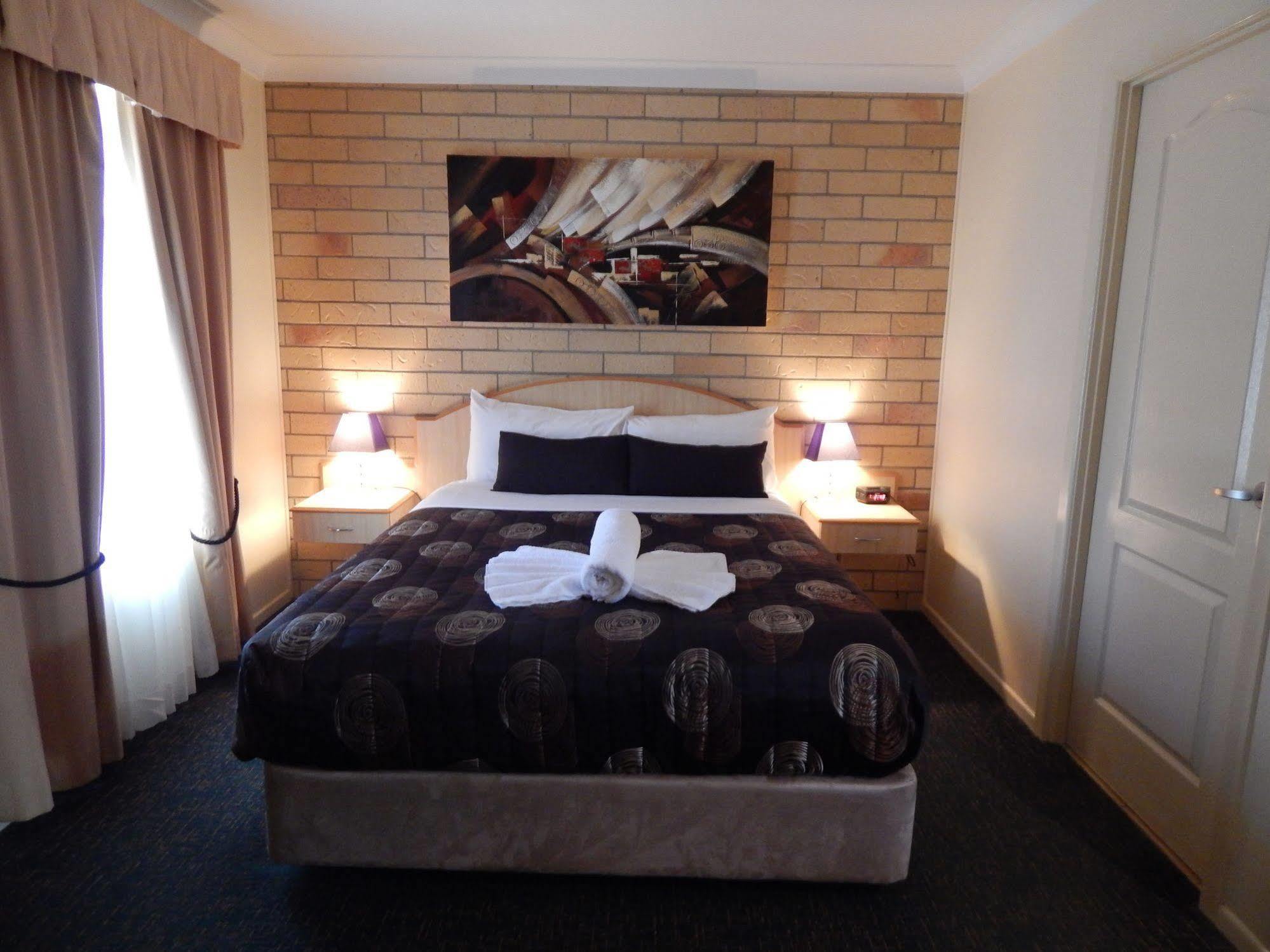 Cotswold Motor Inn Туумба Екстериор снимка
