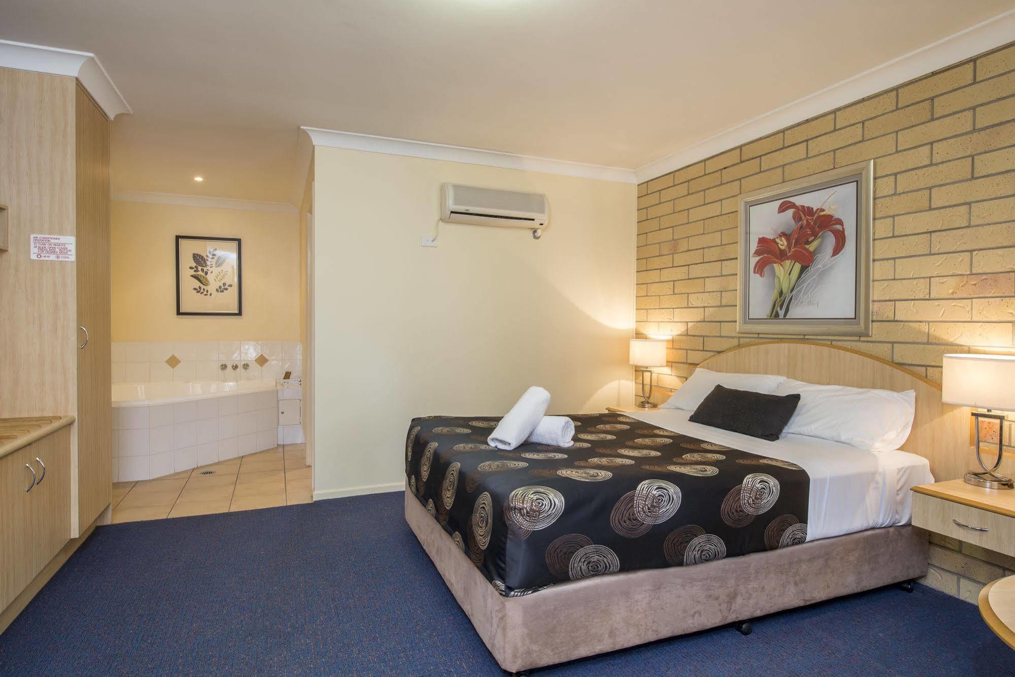 Cotswold Motor Inn Туумба Екстериор снимка