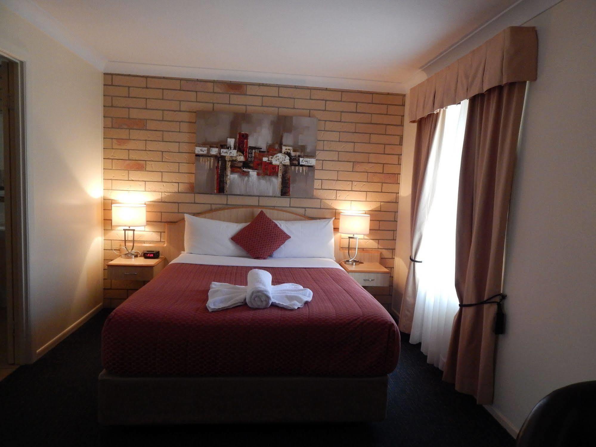 Cotswold Motor Inn Туумба Екстериор снимка