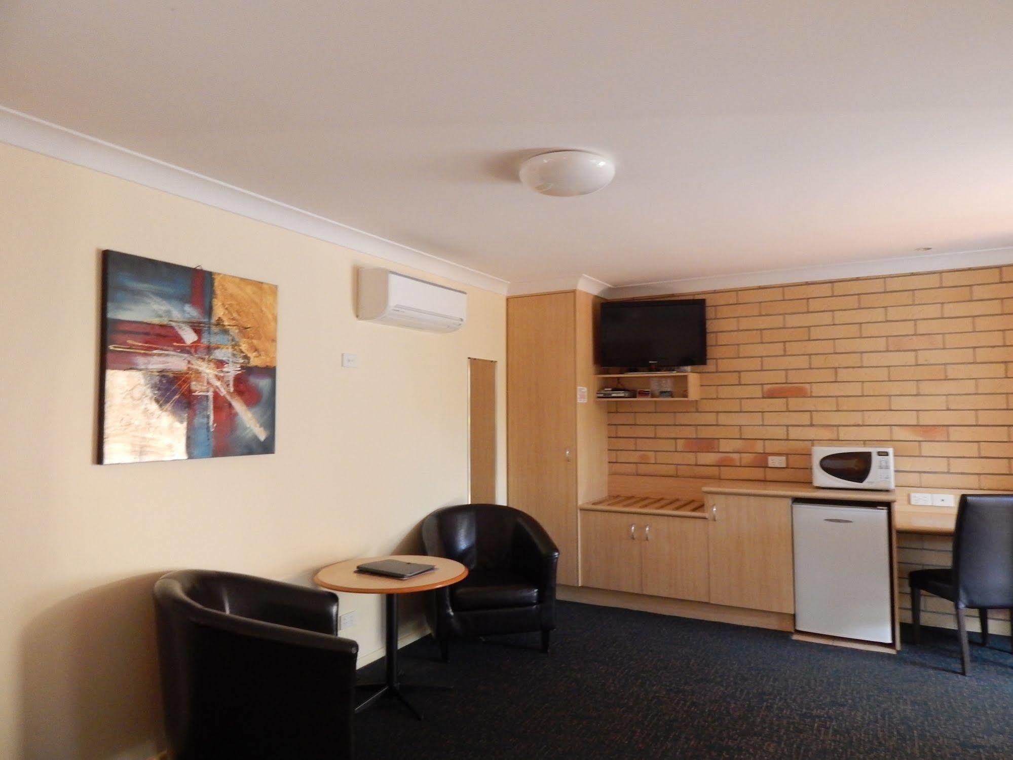 Cotswold Motor Inn Туумба Екстериор снимка