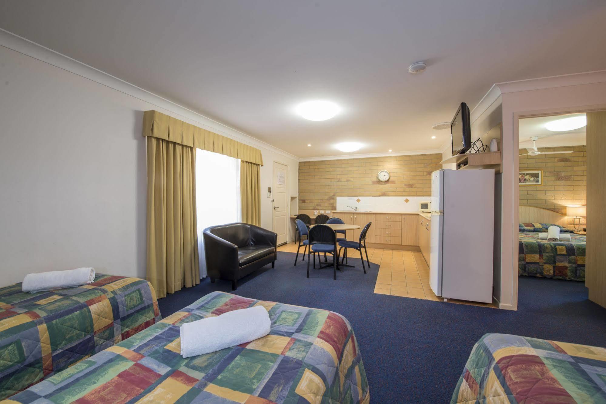 Cotswold Motor Inn Туумба Екстериор снимка