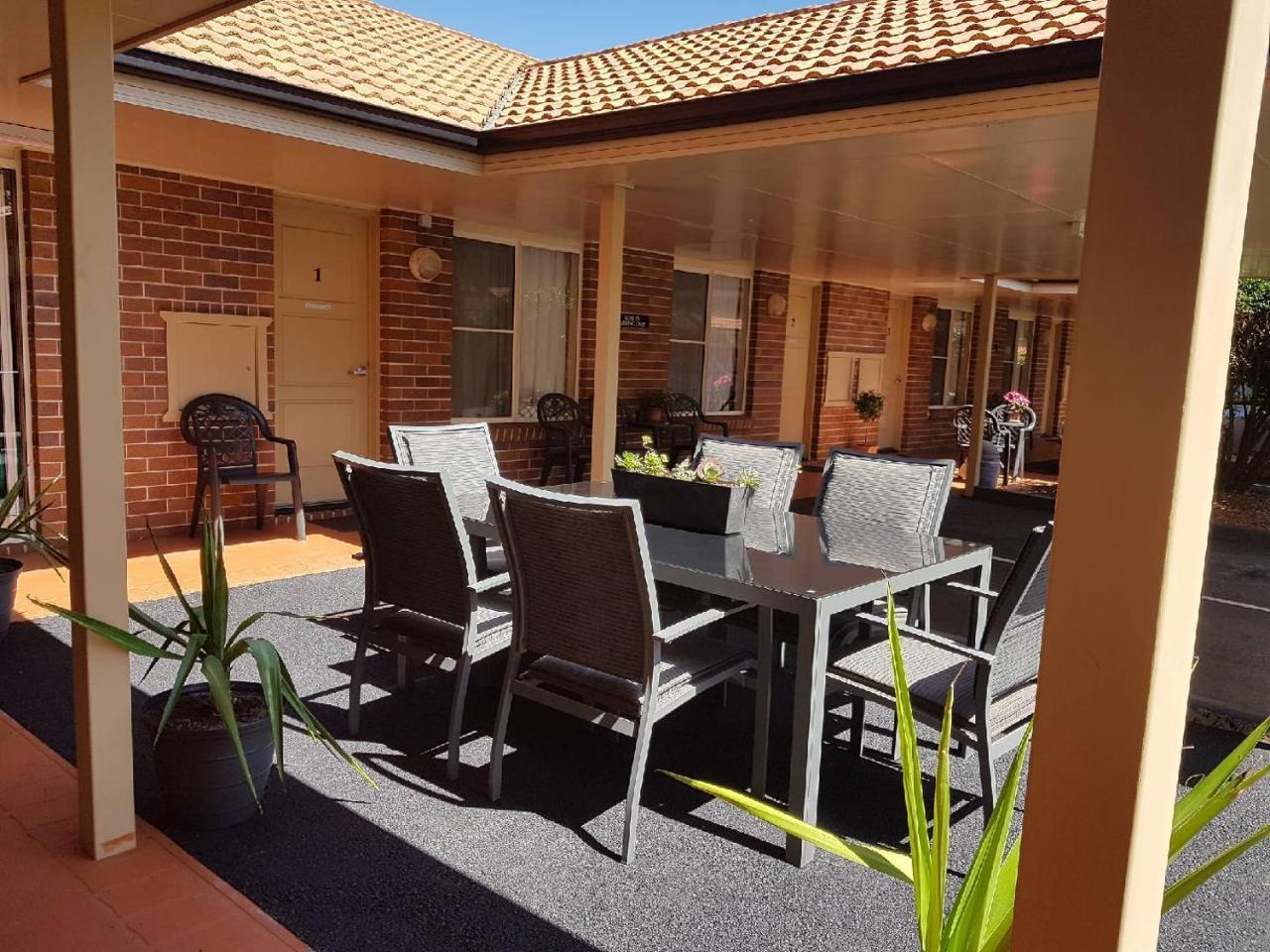Cotswold Motor Inn Туумба Екстериор снимка